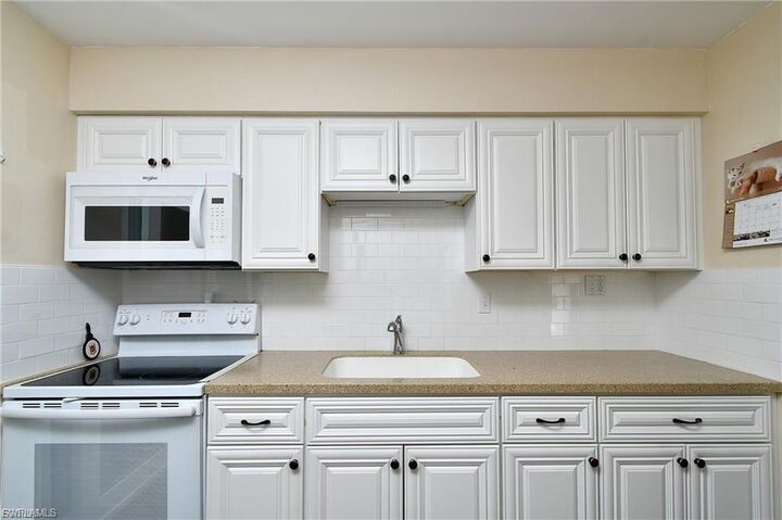 Property Photo: 13 Hamlin Ct FL 33936