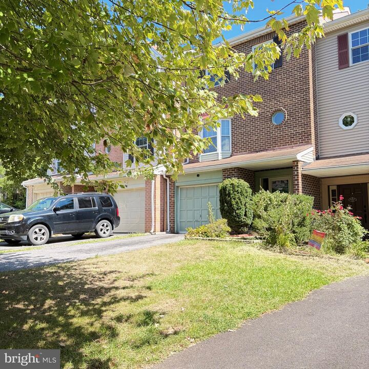Property Photo:  19515 White Saddle Drive  MD 20874 