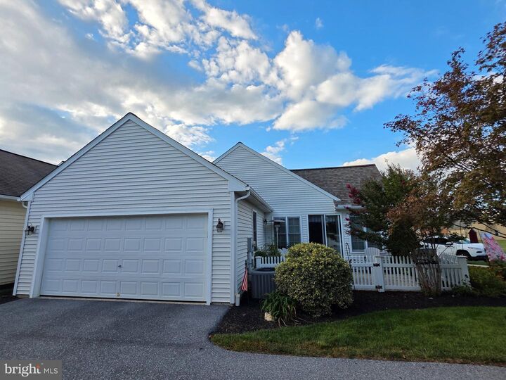 Property Photo: 405 Old Post Lane PA 17579