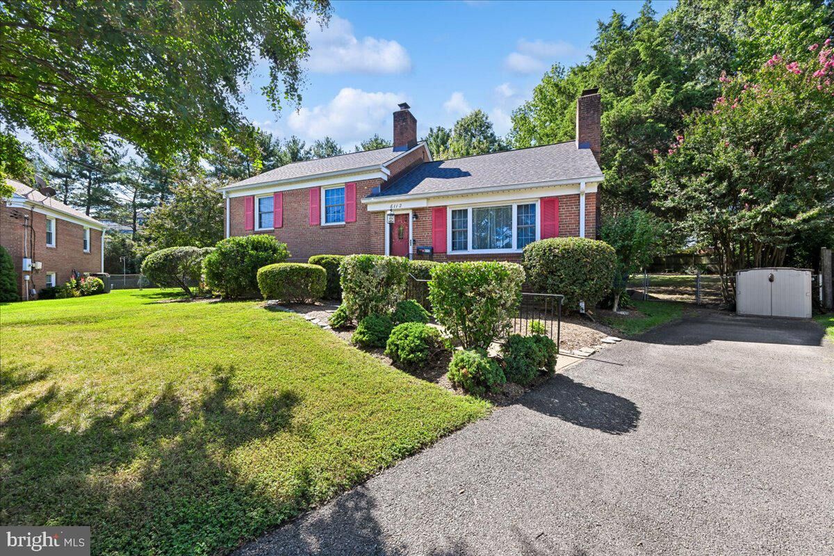 Property Photo:  6112 Fox Hill Street  VA 22150 