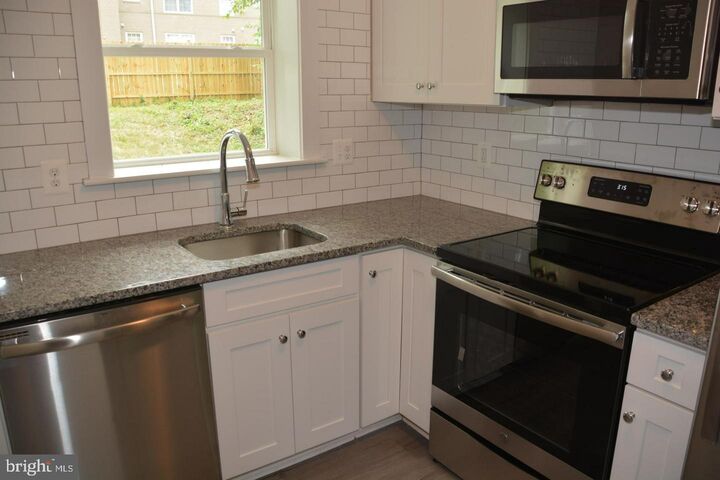 Property Photo:  5029 Hanna Place SE 1  DC 20019 