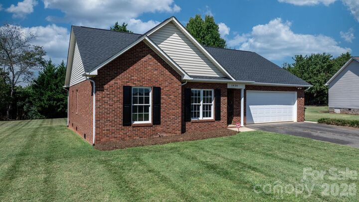 Property Photo: 1420 Farmington Hills Drive NC 28613