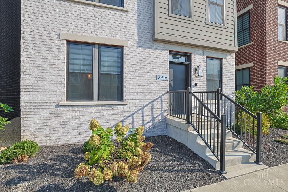 Property Photo: 2916 Robertson Avenue OH 45209