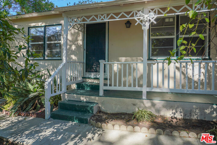 Property Photo: 4164 1/2 Stansbury Ave CA 91423