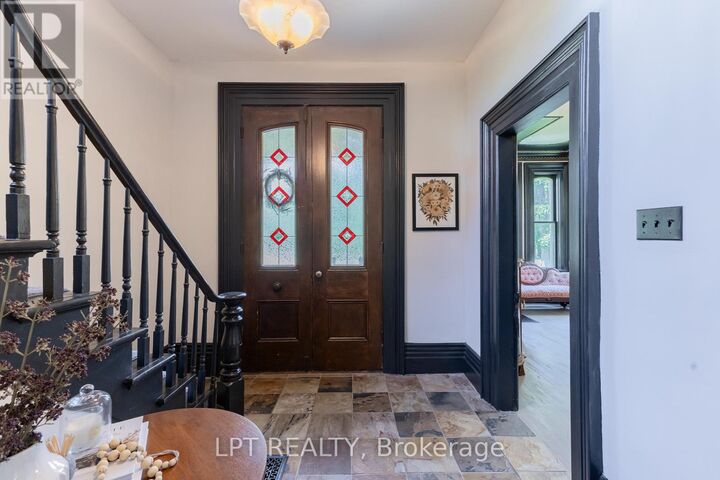 Property Photo:  283 Hastings Street  ON N0M 2K0 
