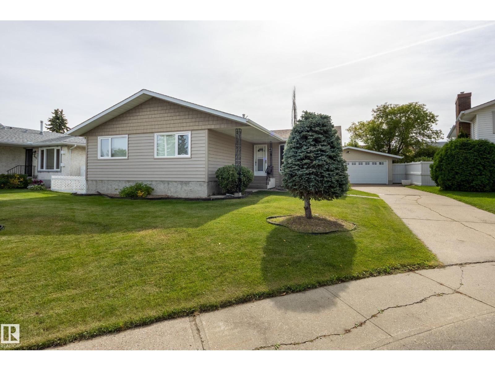 Property Photo:  3421 135A Av NW  AB T5A 2V8 
