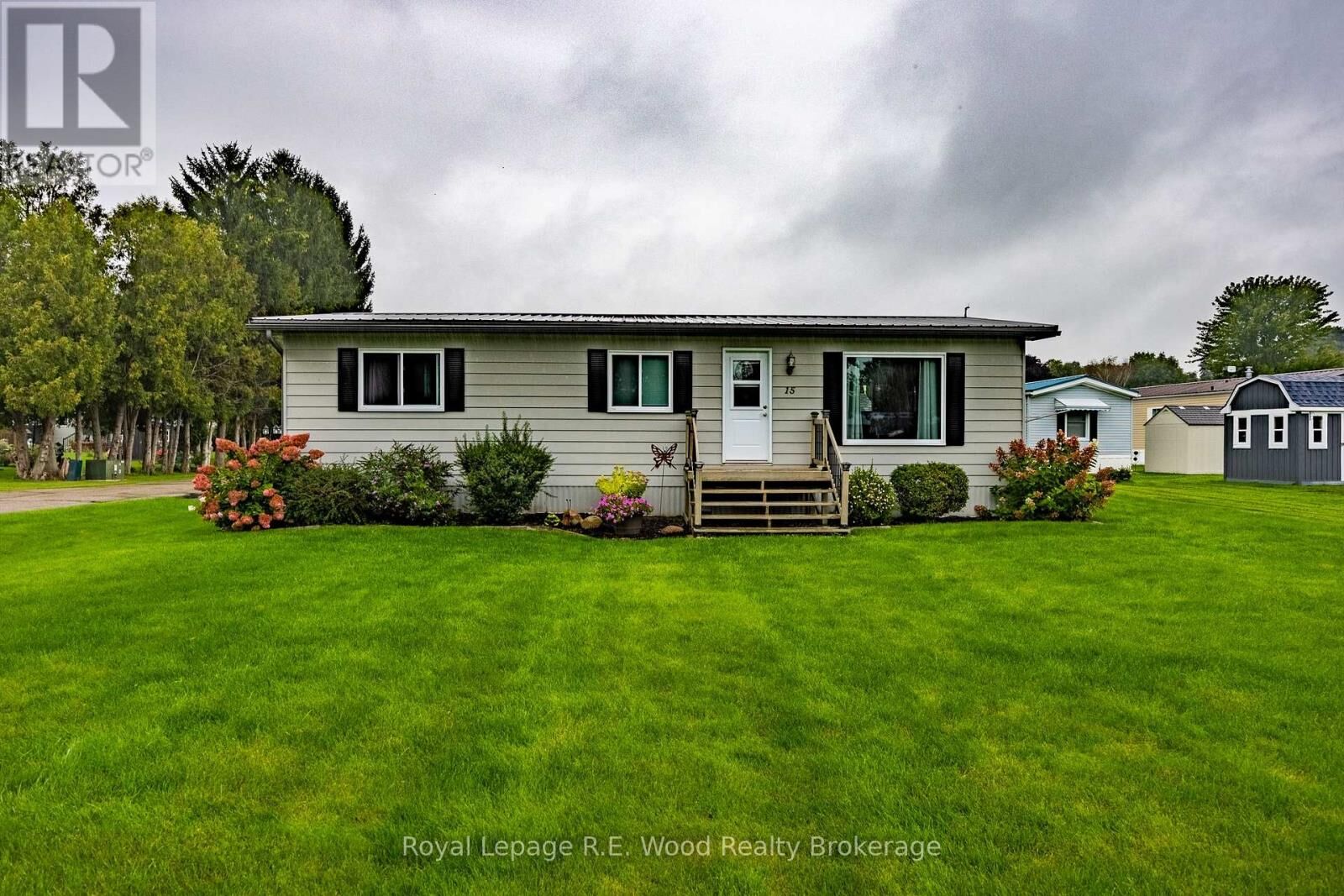 Property Photo:  11981 Plank Road South Unit # 15  ON N4G 4G9 