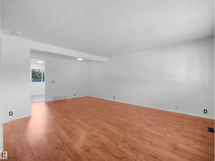 Property Photo:  #22 13833 30 St NW  AB T5Y 2B2 