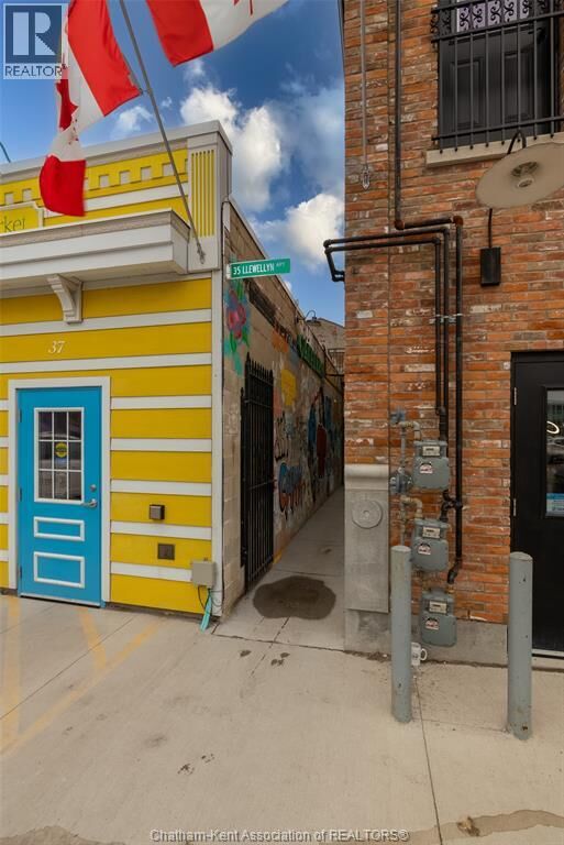 Property Photo:  164 King Street West 201  ON N7M 1E3 