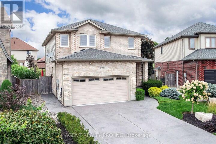 Property Photo:  1912 Jubilee Drive  ON N6G 0H6 
