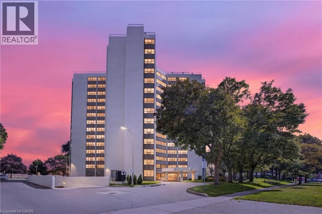 Property Photo:  2323 Confederation Parkway 808  ON L5B 1R6 