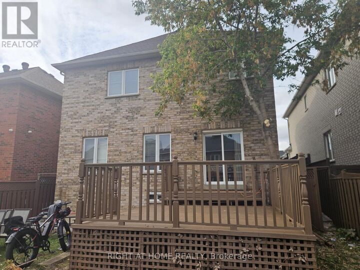 Property Photo:  790 Crawford Mill Avenue  ON L5W 1B5 