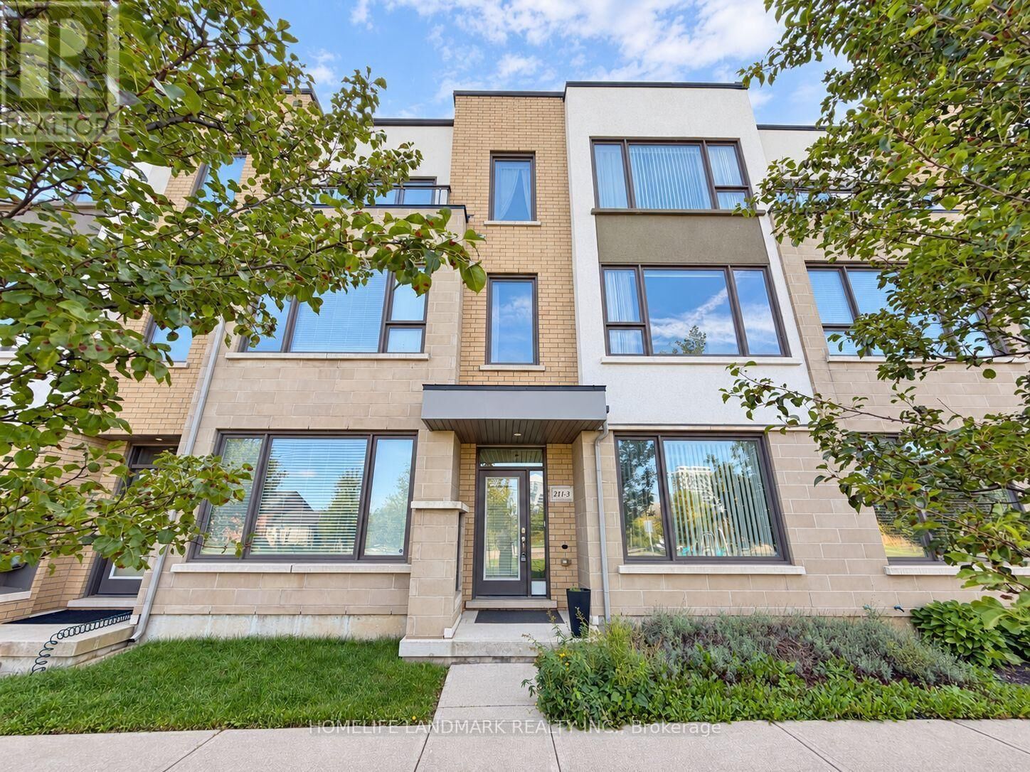 Property Photo: 211 Squire Crescent 3 ON L6H 7C3