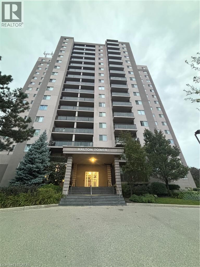 Property Photo:  975 Warwick Court 1210  ON L7T 3Z7 