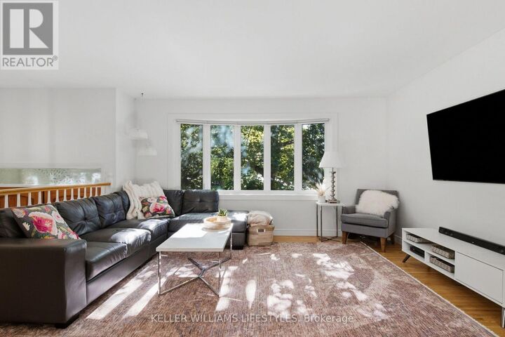 Property Photo:  1 Queen Anne Circle  ON N6H 4B6 