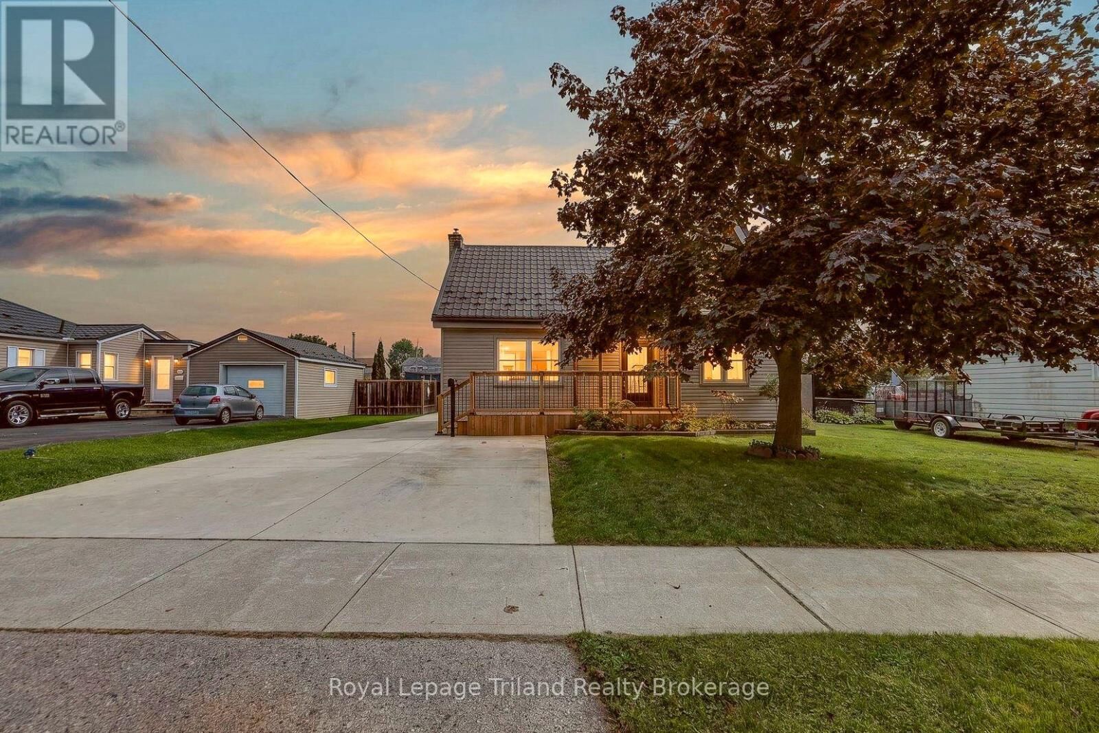 Property Photo:  268 Evelyn Avenue  ON N5C 2B1 