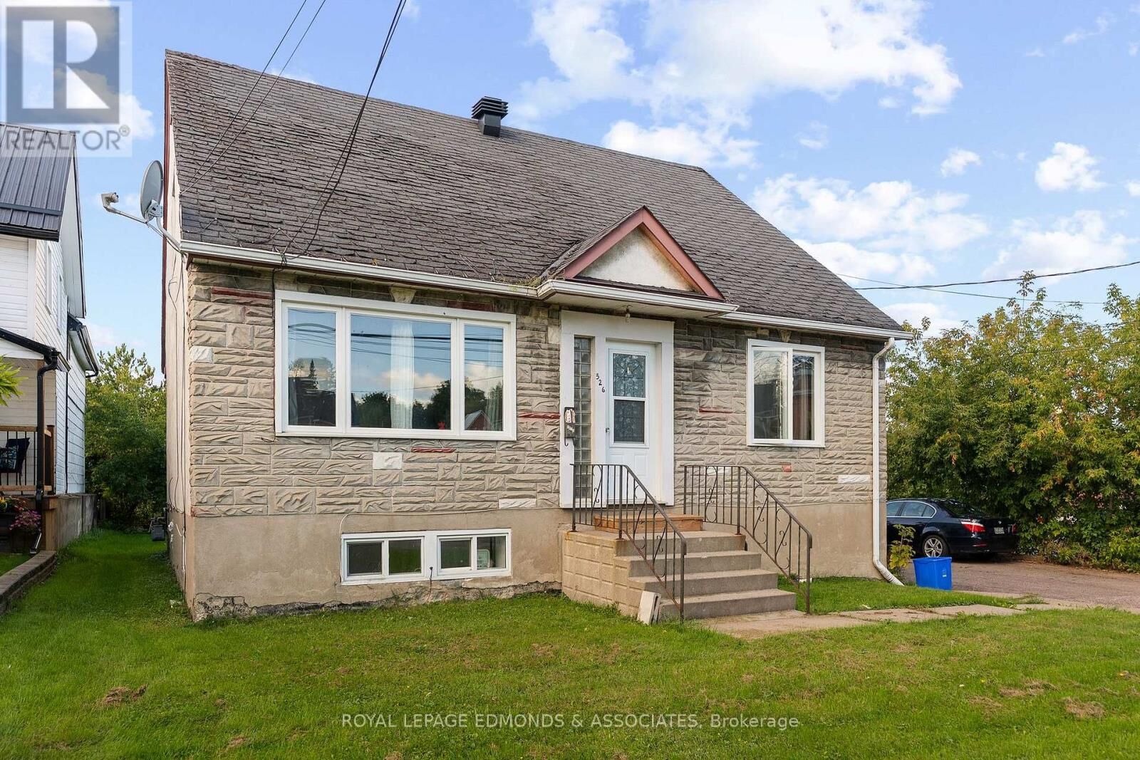 Property Photo:  526 Mackay Street  ON K8A 1E6 