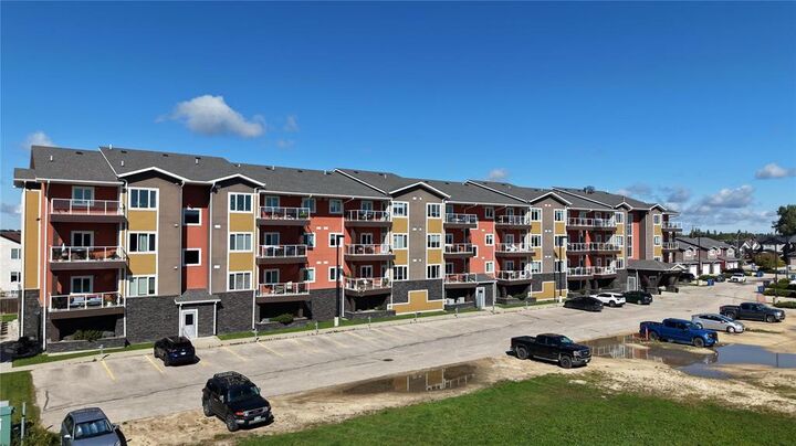 Property Photo: 902 Headmaster Row MB R2G 4K6
