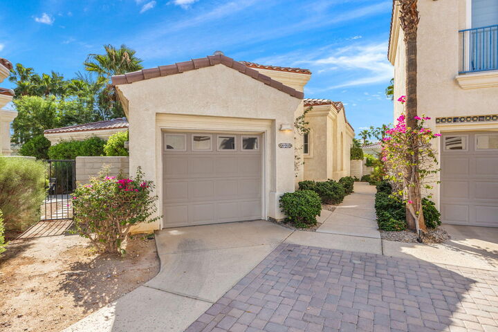 Property Photo:  80913 Via Puerta Azul  CA 92253 