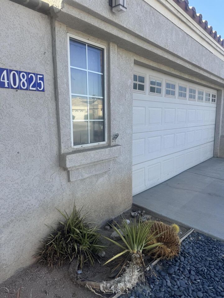 Property Photo: 40825 Avenida Estrada CA 92260