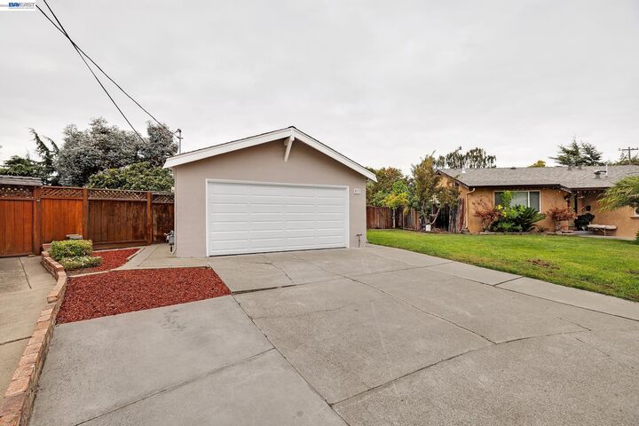Property Photo: 513 Carobe Court CA 94587