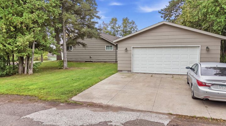 Property Photo:  516 Grove Avenue  MN 55767 