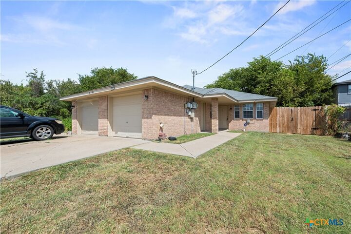 Property Photo:  2201 Westcliff Road  TX 76543 