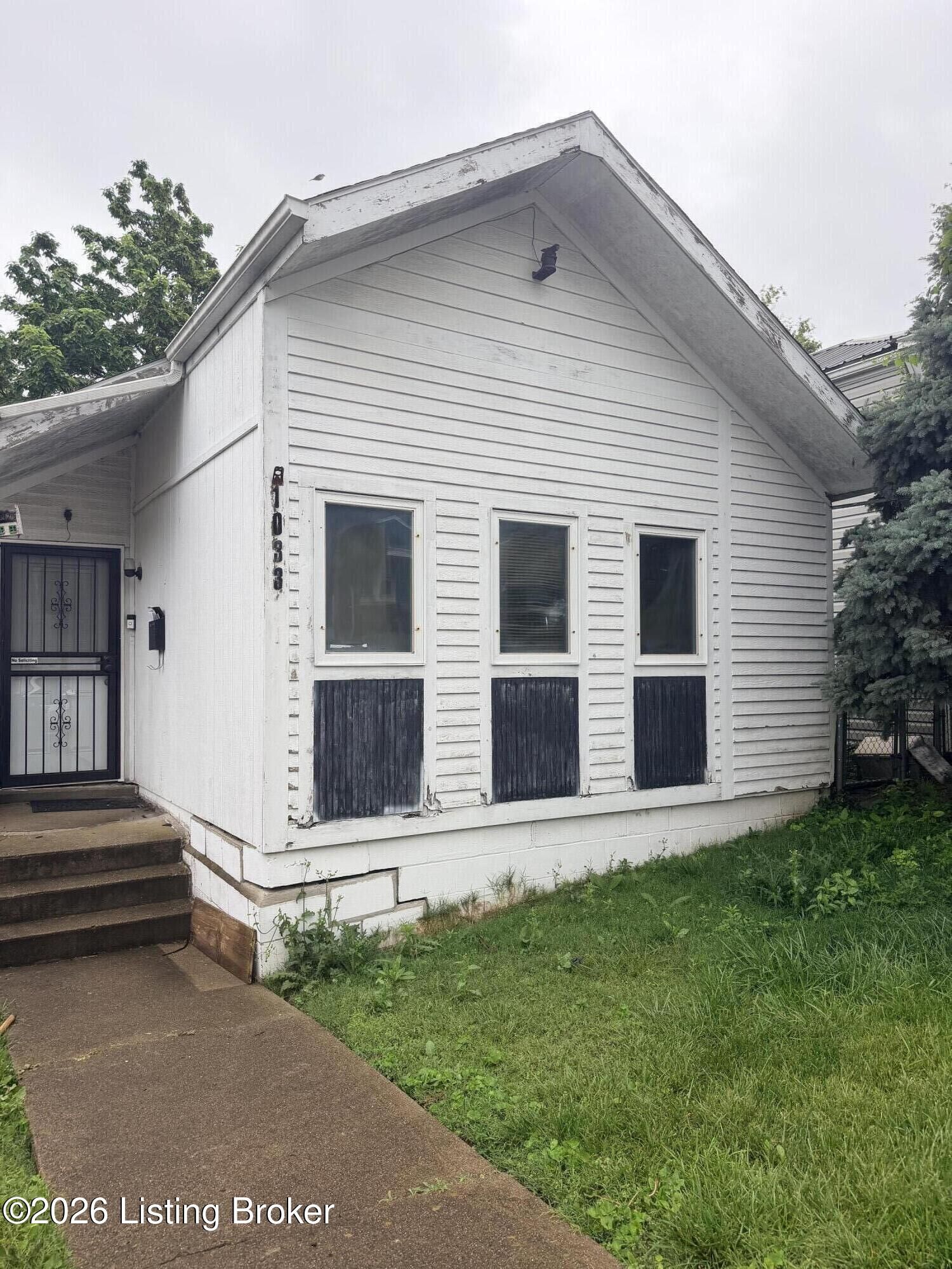 Property Photo:  1033 E Saint Catherine St  KY 40204 