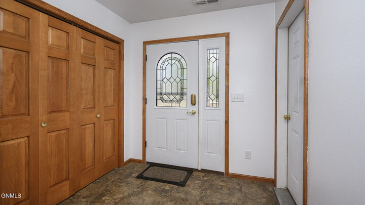 Property Photo:  511 6th Avenue  ND 58577 