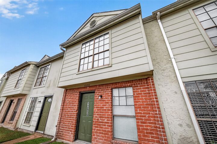 Property Photo: 12656 Windsor Village Drive 2656 TX 77071