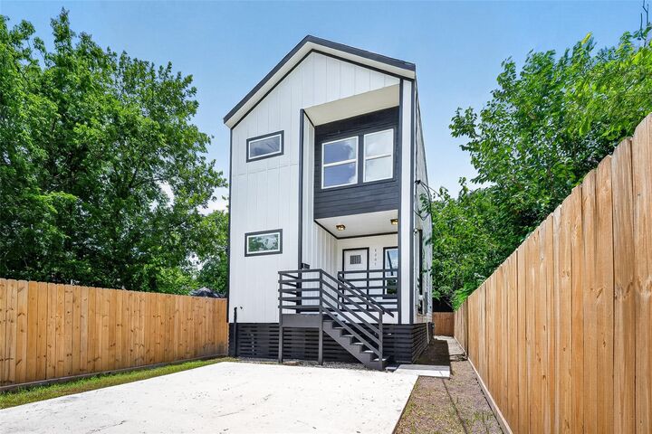 Property Photo: 2205 Des Chaumes Street TX 77026