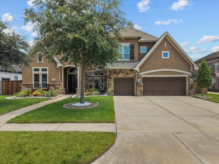 Property Photo: 1817 Eagle Creek Drive TX 77546