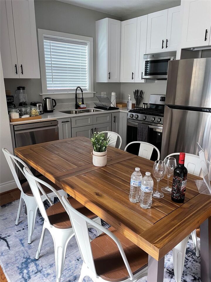 Property Photo: 2512 Calumet Street 6 TX 77004