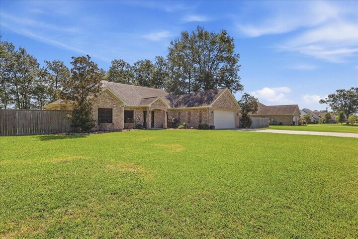 Property Photo: 8060 E Ashford Park TX 77630