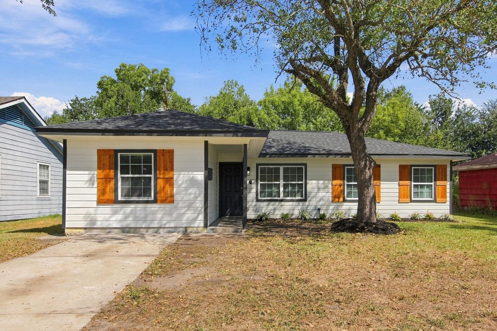 Property Photo:  6139 Westover Street  TX 77033 