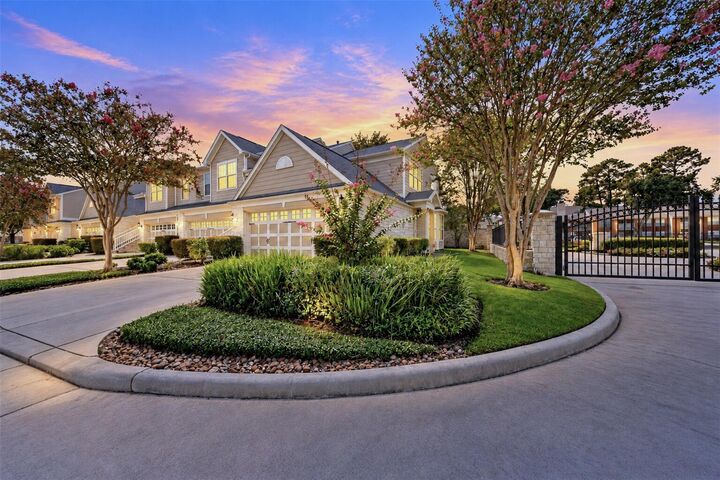 Property Photo: 13600 Breton Ridge Street 17D TX 77070