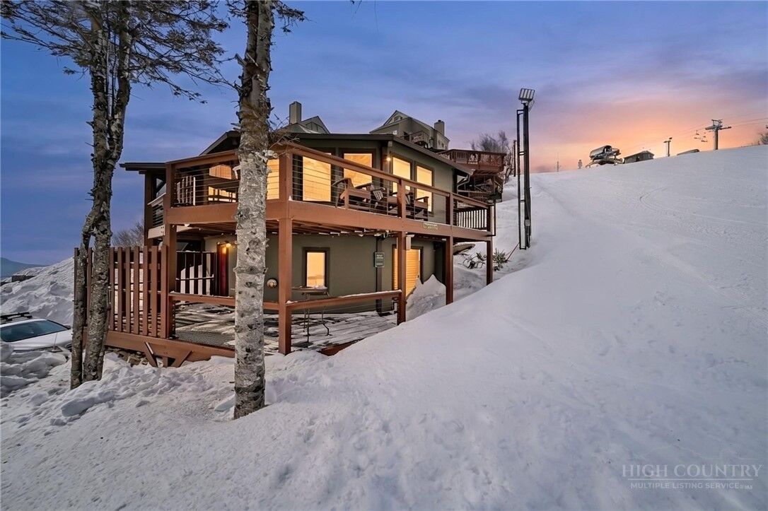 Property Photo: 141 Skiloft Road NC 28604