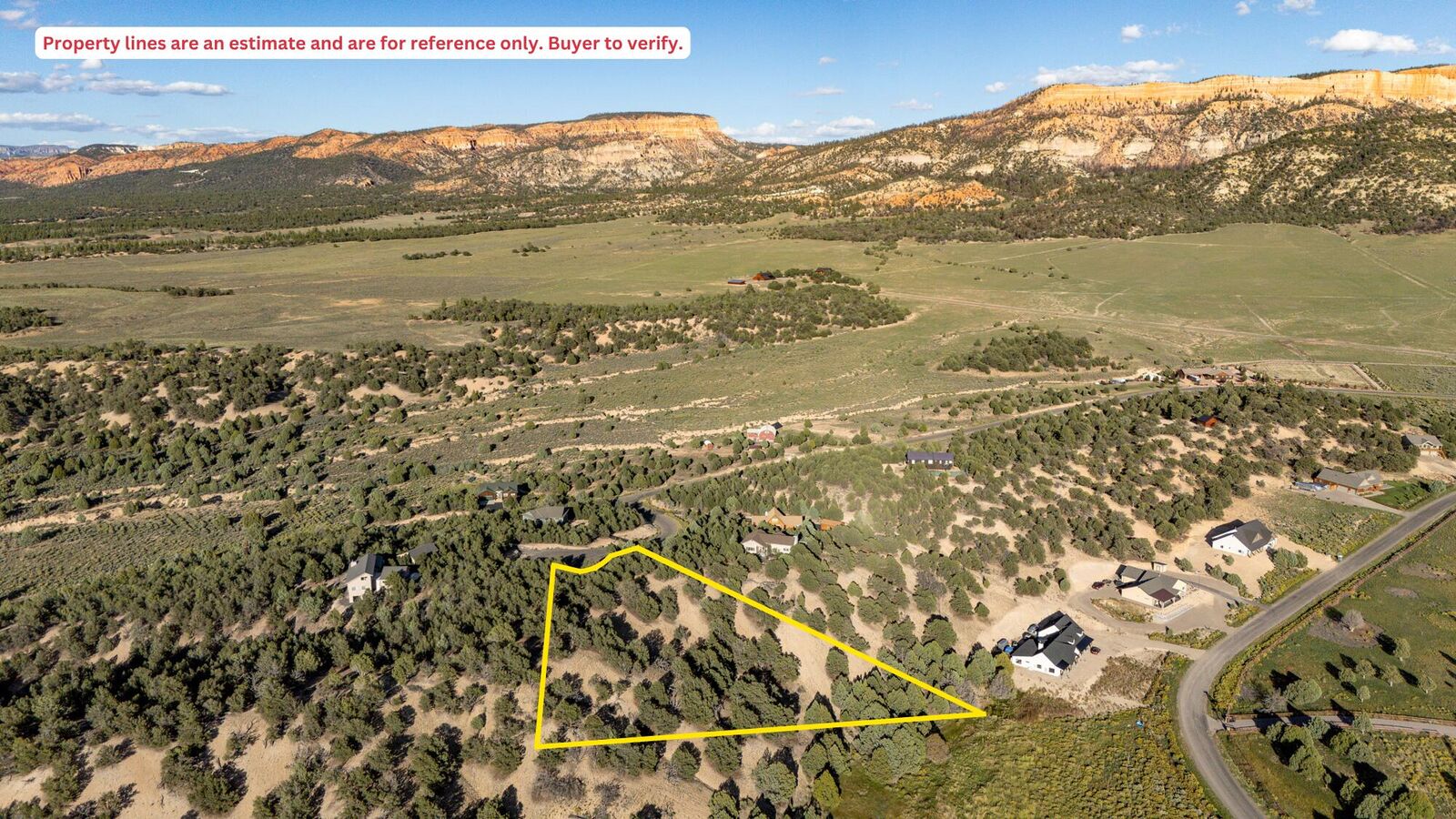 Property Photo: 2420 E Sunset Cir UT 84735