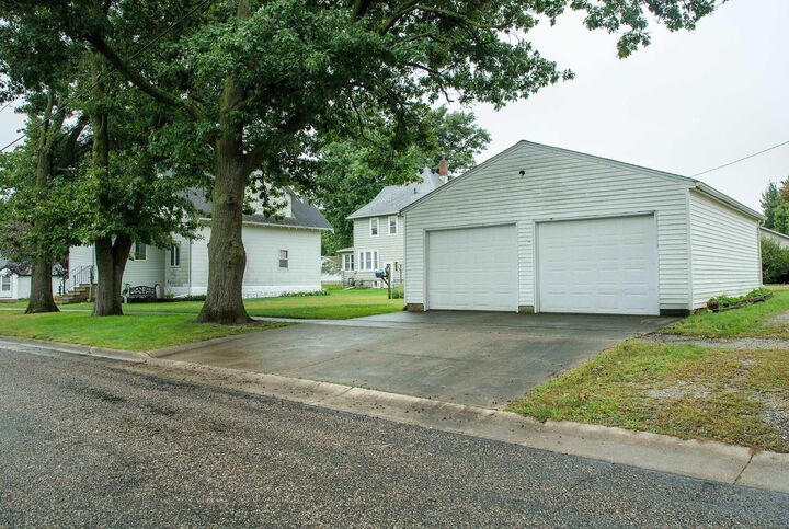 Property Photo:  506 SW 3rd Street  IA 50676 