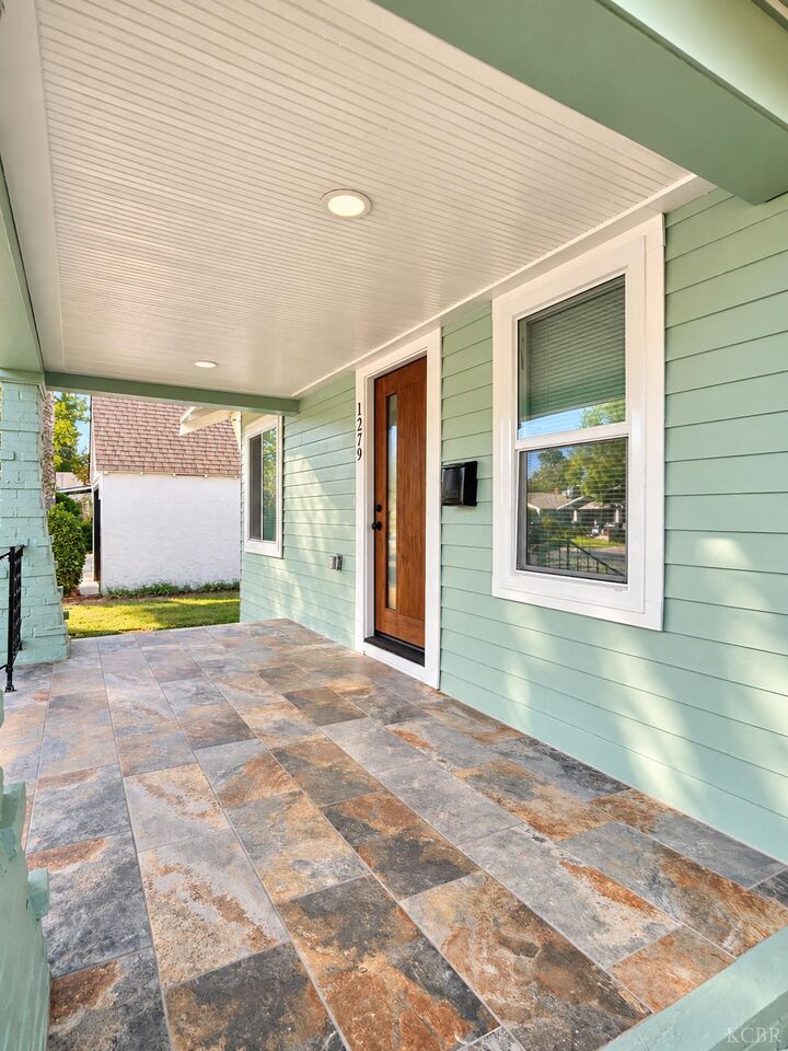 Property Photo:  1279 N Roosevelt Avenue  CA 93728 