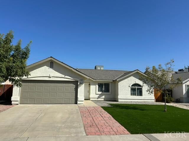 Property Photo:  1824 W Spring Crest Street  CA 93230 