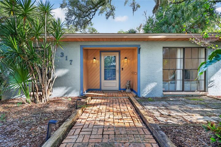 Property Photo:  317 W Comanche Avenue  FL 33604 