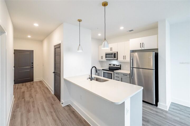 Property Photo:  1420 Lakefront Drive 2204  FL 34240 