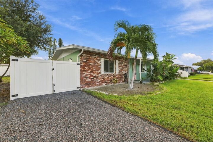 Property Photo:  4103 52nd Street Court W  FL 34209 