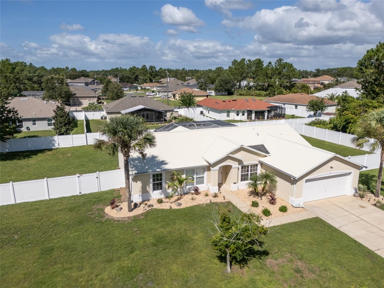 Property Photo: 11 Lancaster Lane FL 32137