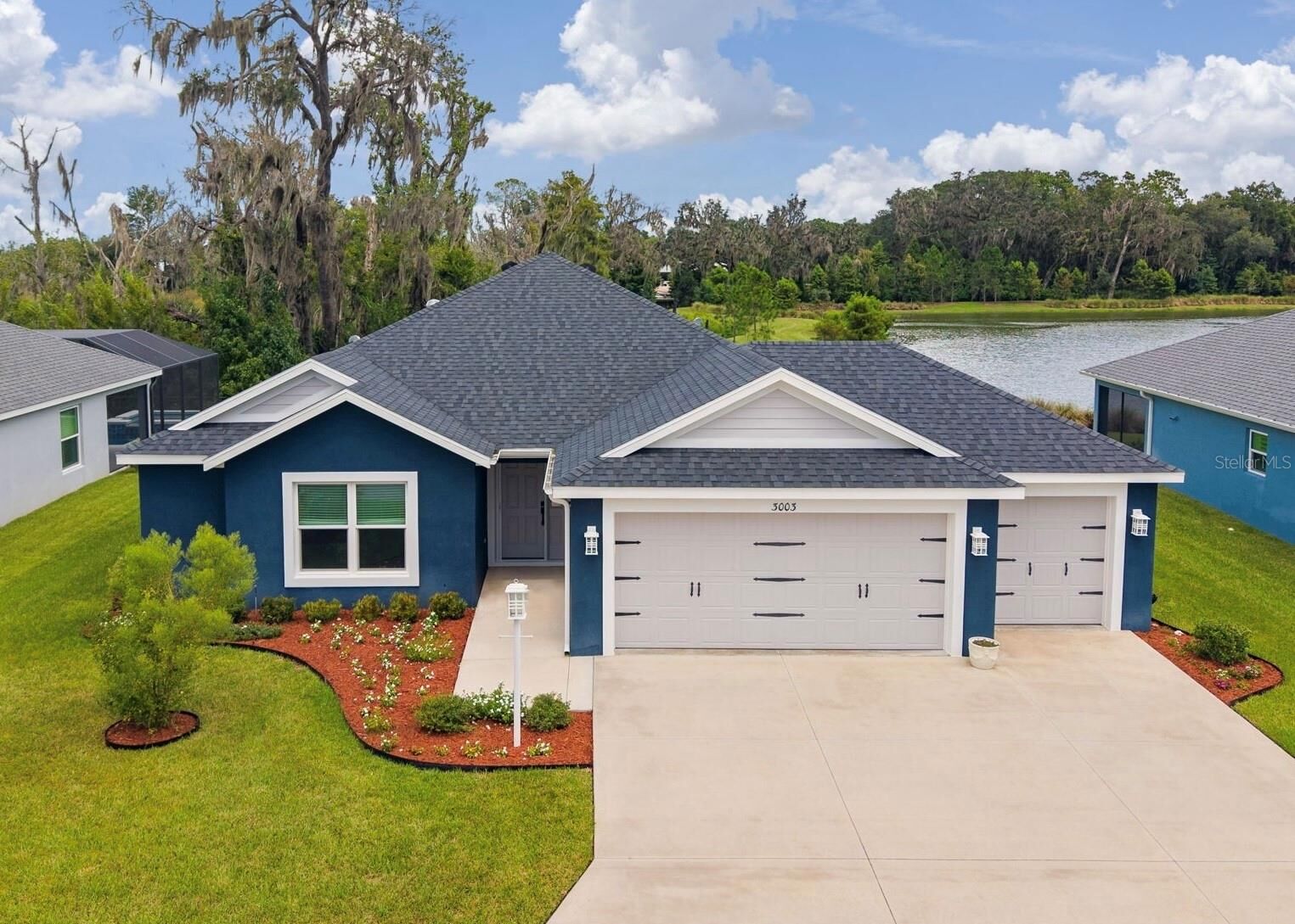 Property Photo: 3003 Monument Way FL 32163