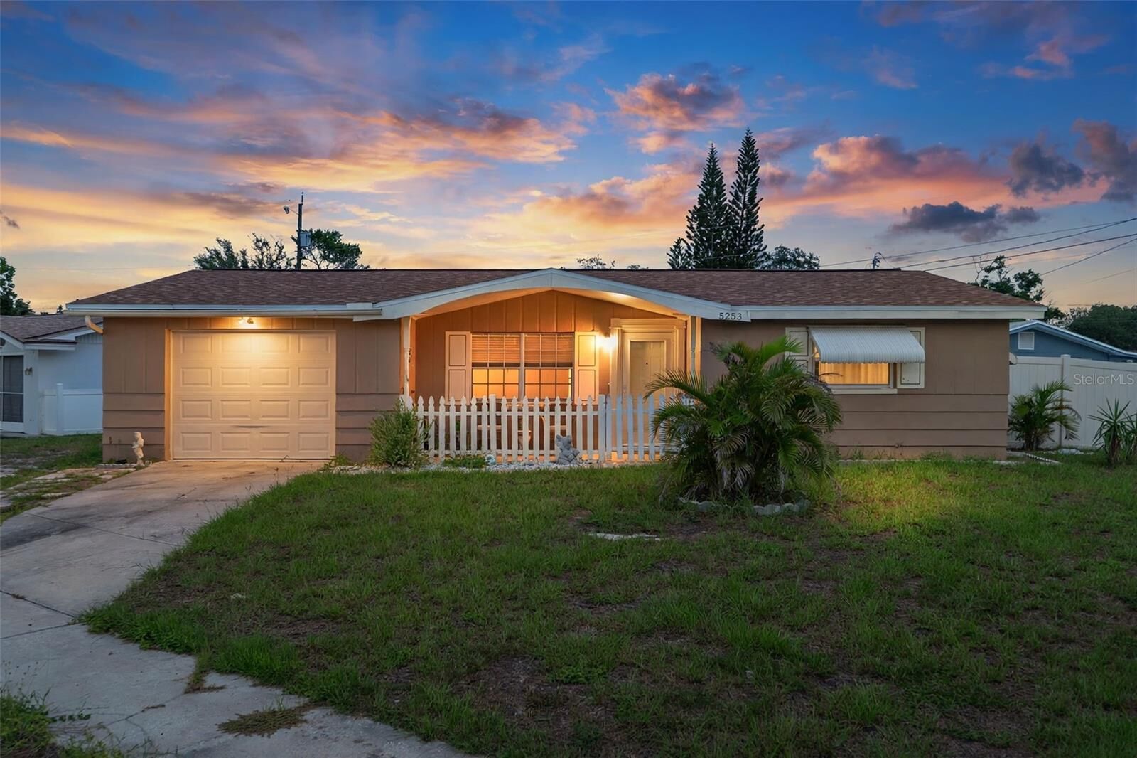 Property Photo:  5253 Forest Hills Drive  FL 34690 