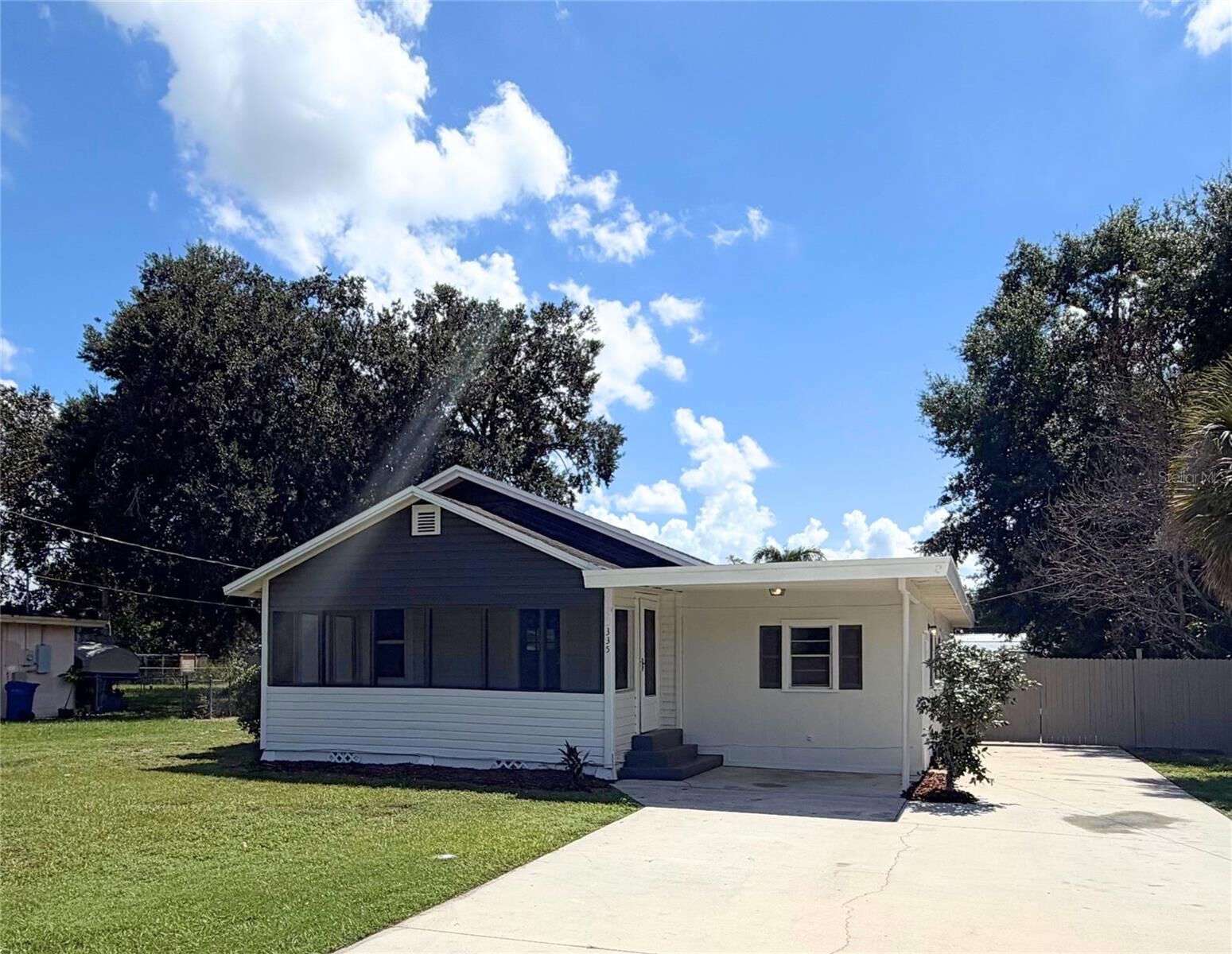Property Photo:  335 E Hoffman Street  FL 33850 