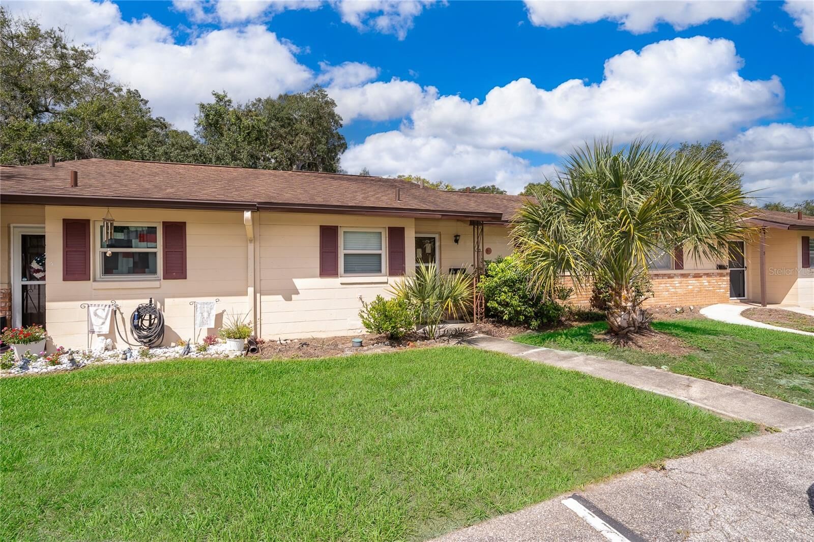 Property Photo:  6 Villa Villar Court 60  FL 32724 