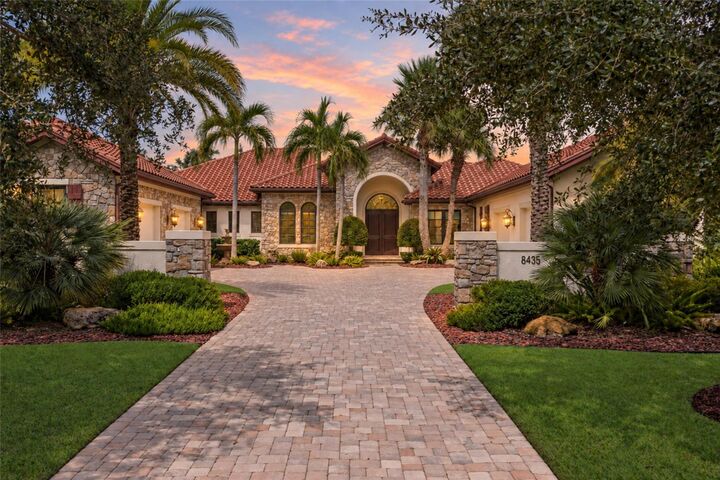 Property Photo: 8435 Lindrick Lane FL 34202
